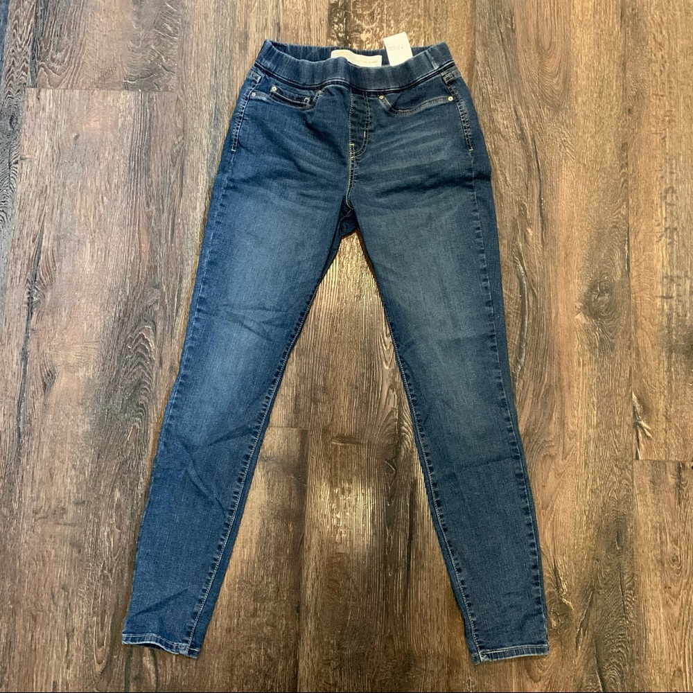Levi signature totally shaping pull-on skinny jeans